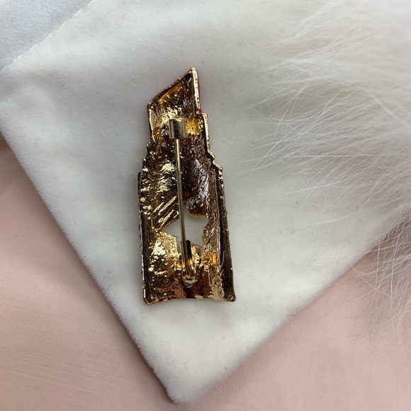 Red Rhinestone Lipstick Brooch - Picture 2 of 3